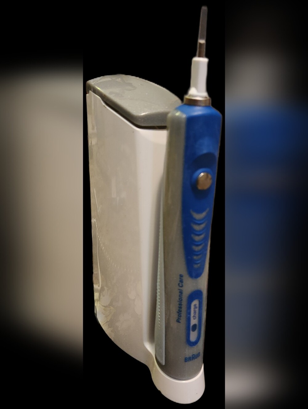 Braun Electric Toothbrush - Picture 2 of 9